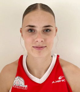 Nina Scaux